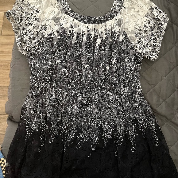 Beautiful black and white stylish blouse - Picture 2 of 3